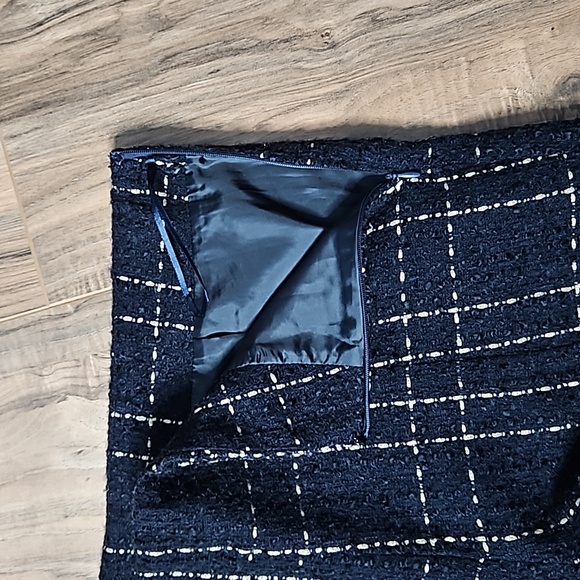 ❄C. Luce Tweed Black & Metallic Shorts - Picture 7 of 10